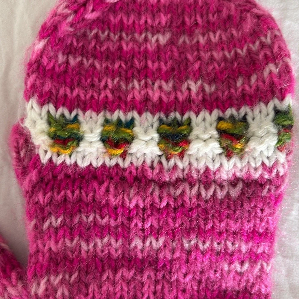 KNIT GLOVES THAT BECOME FINGERLESS